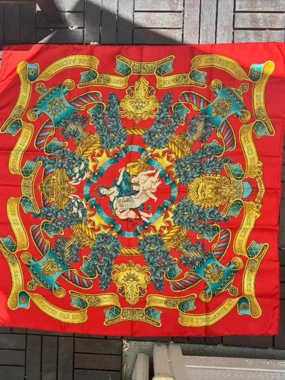 Authentic Hermes scarf Carre 90 Reds Silk Hermès - EUROPE by Joachim Metz. RaRE